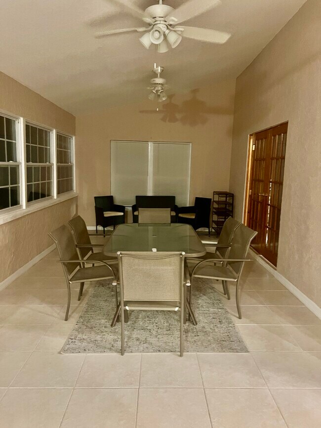 Building Photo - 922 Jackson Way