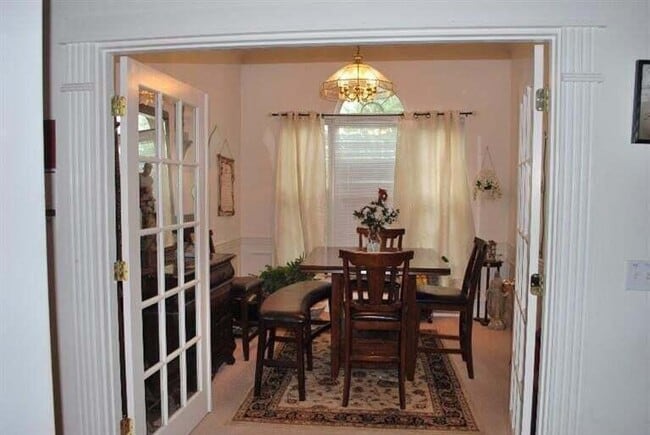 Building Photo - 581 Forest Hill Dr