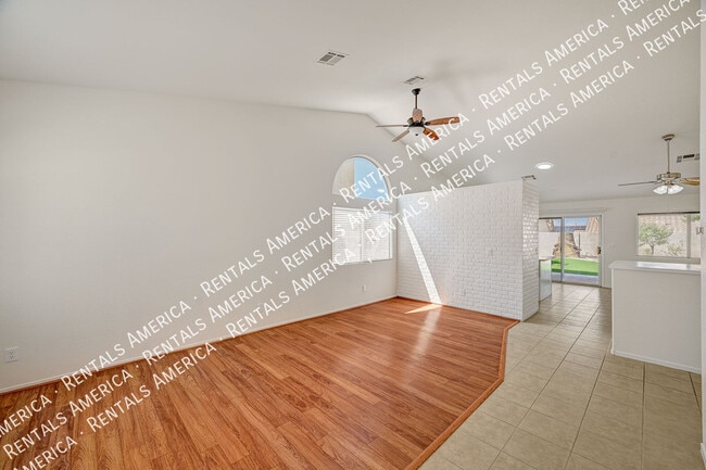 Building Photo - 832 Seco Verde Ave