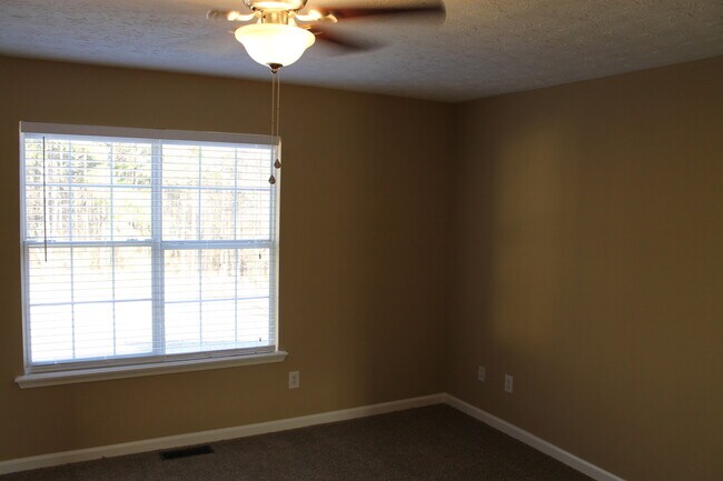 Building Photo - 207 Cobblestone Ct