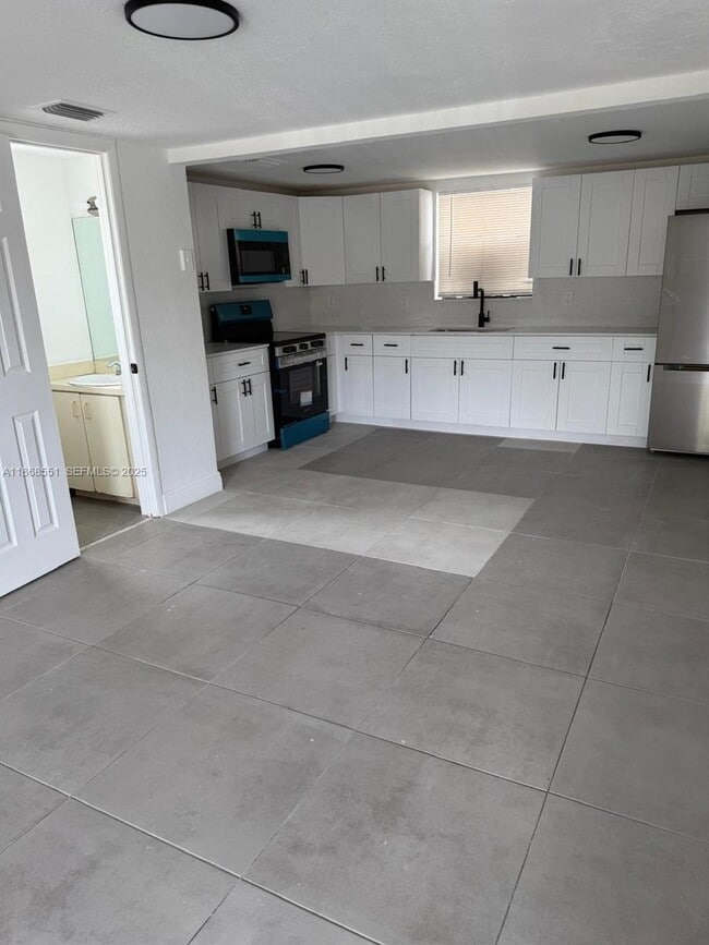 Building Photo - 2291 W 53rd Pl