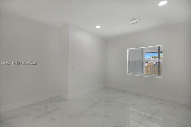 Building Photo - 536 NW 25th Ave