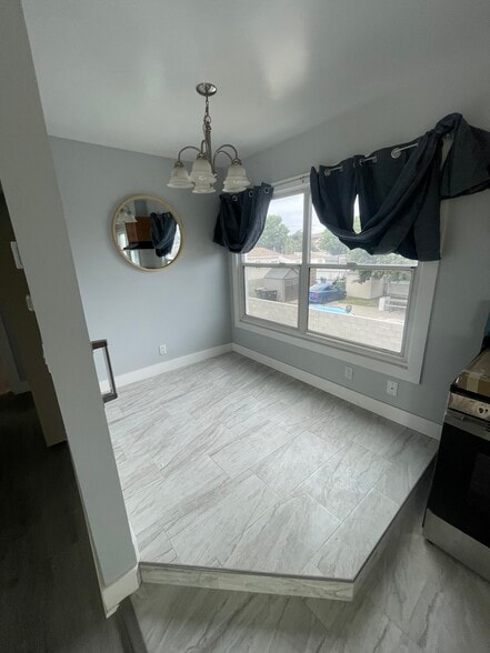 Building Photo - 335 N Palos Verdes St