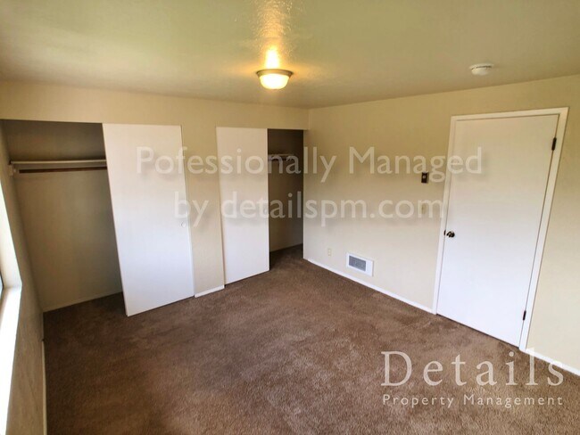 Building Photo - 9467/9469 Silverdale Loop Rd NW