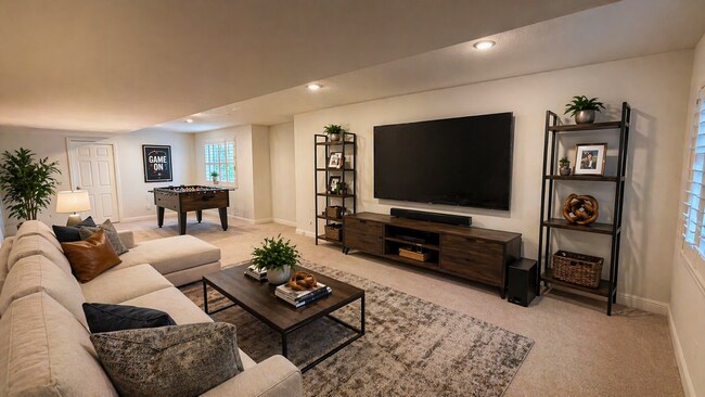 Building Photo - 1602 E 53rd Ave