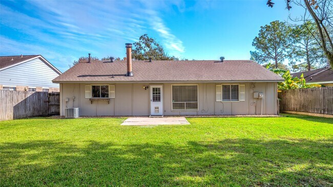 Building Photo - 303 Knoll Forest Dr