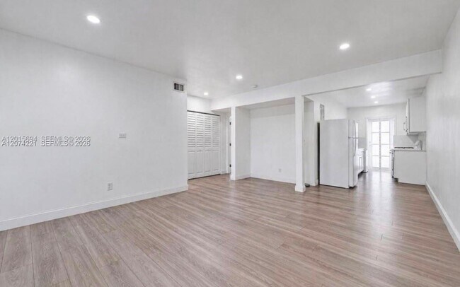 Building Photo - 8550 Byron Ave