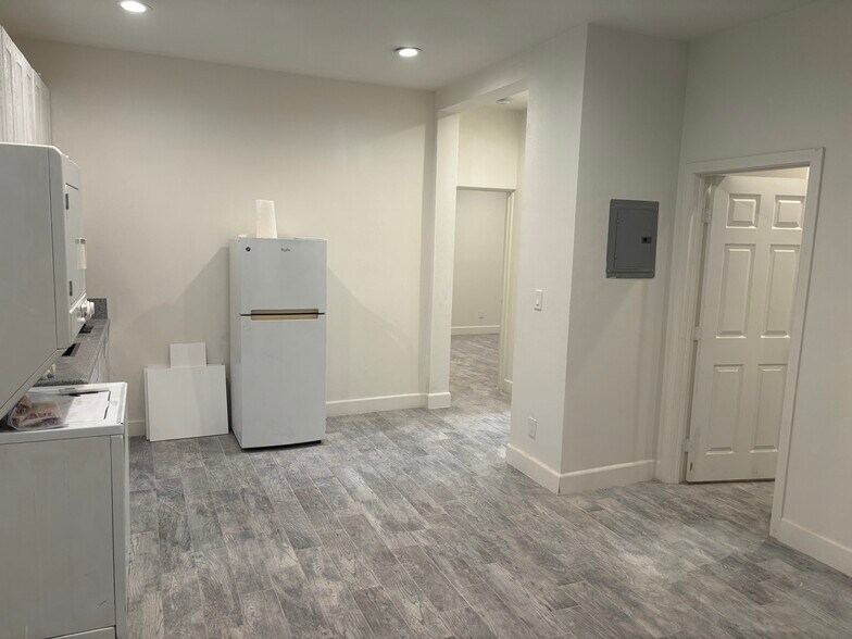 Building Photo - 9740 Pacific Ave