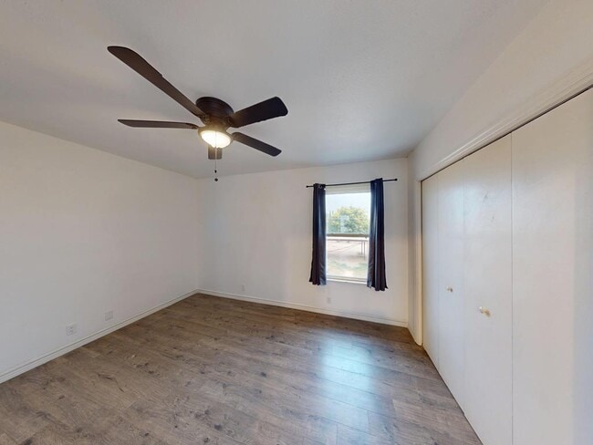 Building Photo - 728 SW 7th Pl