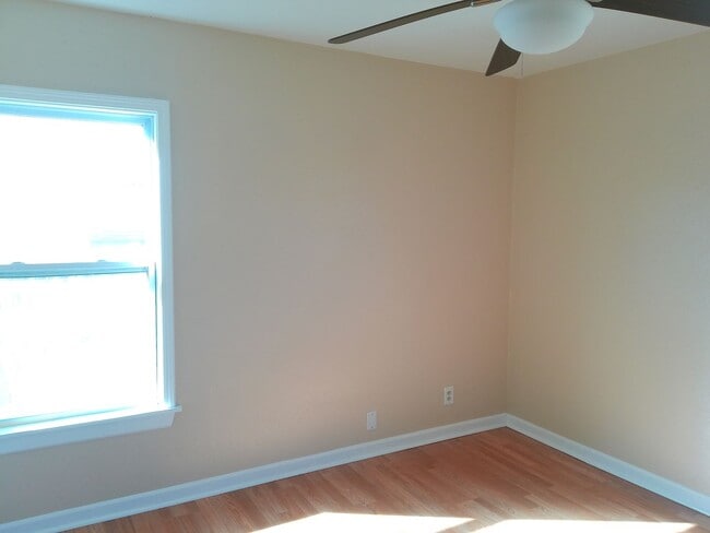 Building Photo - 937 Lum St