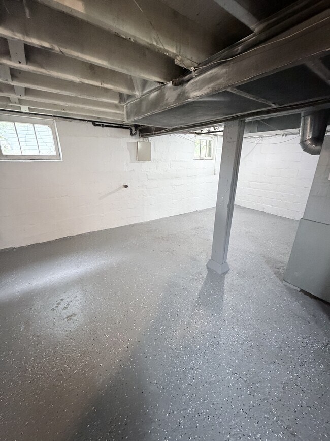 Building Photo - 512 Inman St
