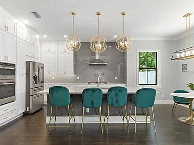 Building Photo - Exquisite 4-Bed, 5.5-Bath Executive Retrea...
