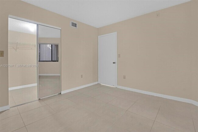 Building Photo - 15545 Miami Lakeway N