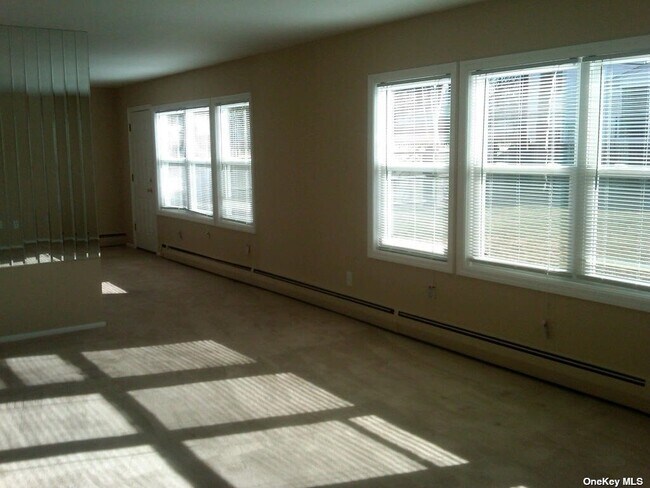 Building Photo - 6 Brook Path