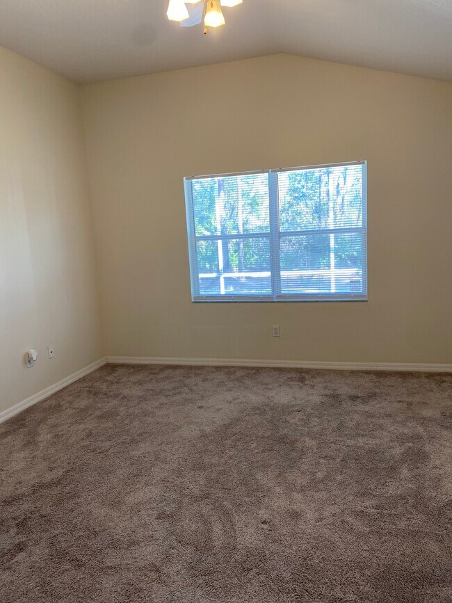 Building Photo - 10 Tanglewood Ct