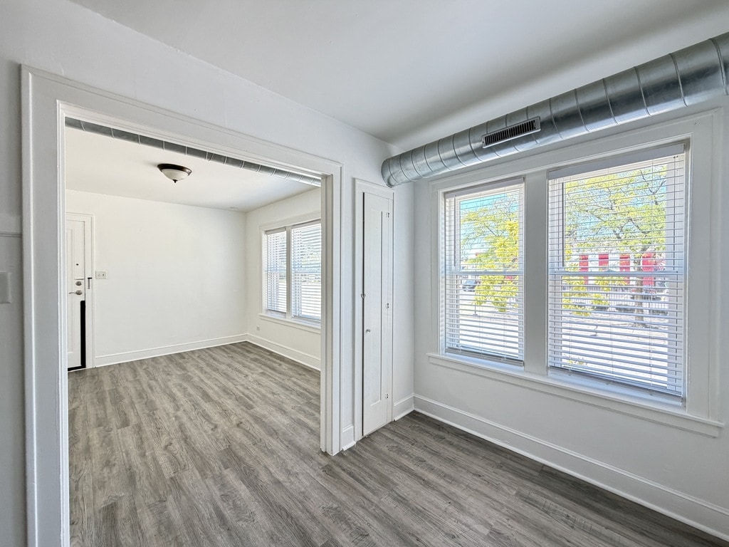 Building Photo - 1605 N McVicker Ave