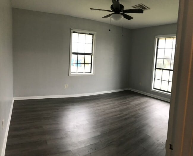 Building Photo - 304 Latin Dr