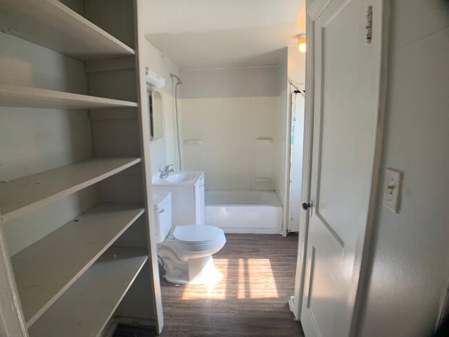 Building Photo - 1 Bed Duplex OKC