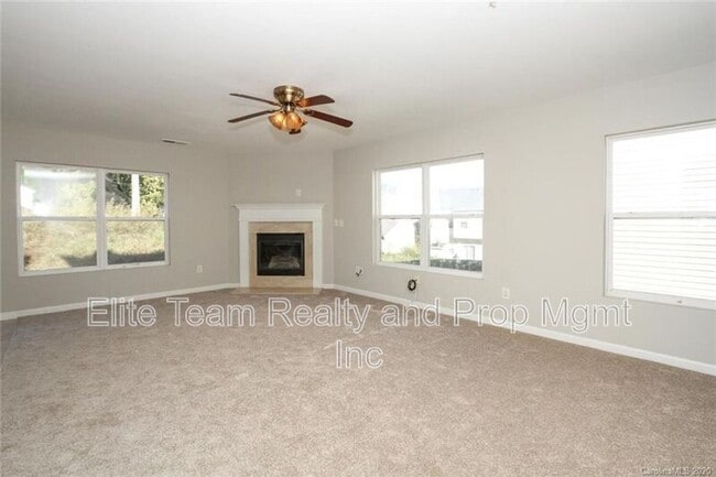 Building Photo - 10816 Carstairs St