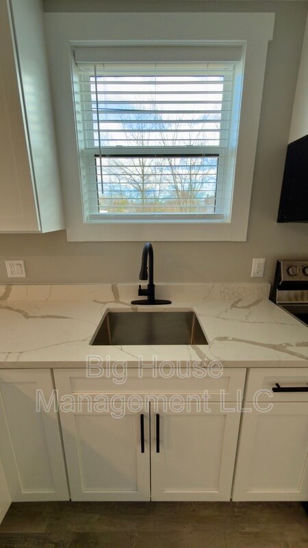 Building Photo - 247 Farragut St NW