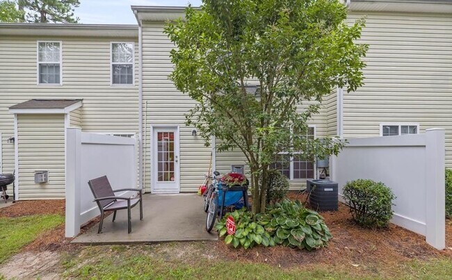 Building Photo - 28 Sharpstone Ln