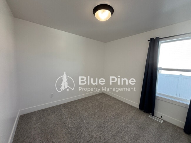 Building Photo - 4403 E Hatch Holw Ln