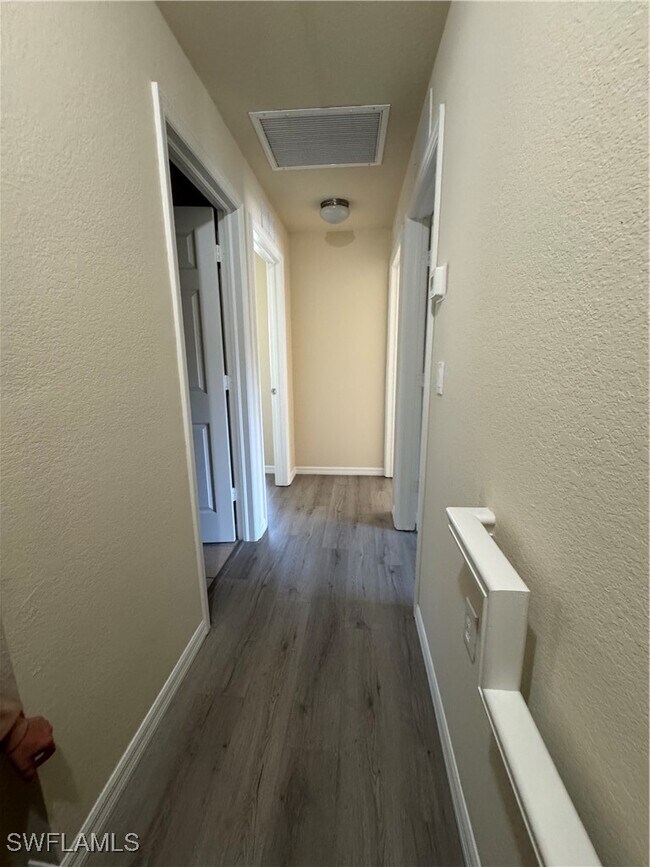 Building Photo - 9068 Gervais Cir