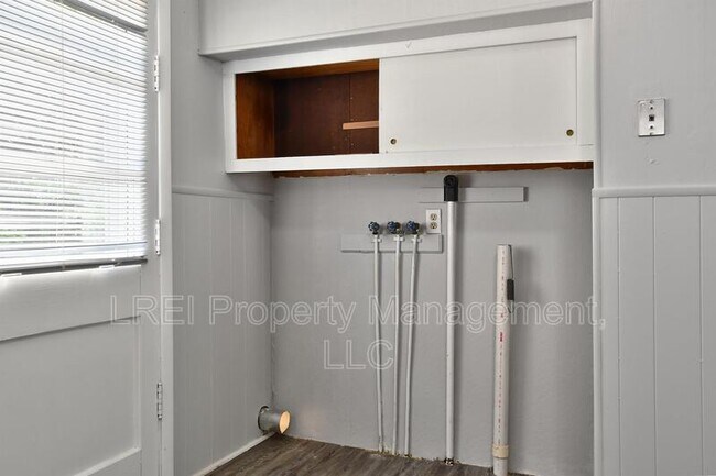 Building Photo - 1733 McDonald Ln