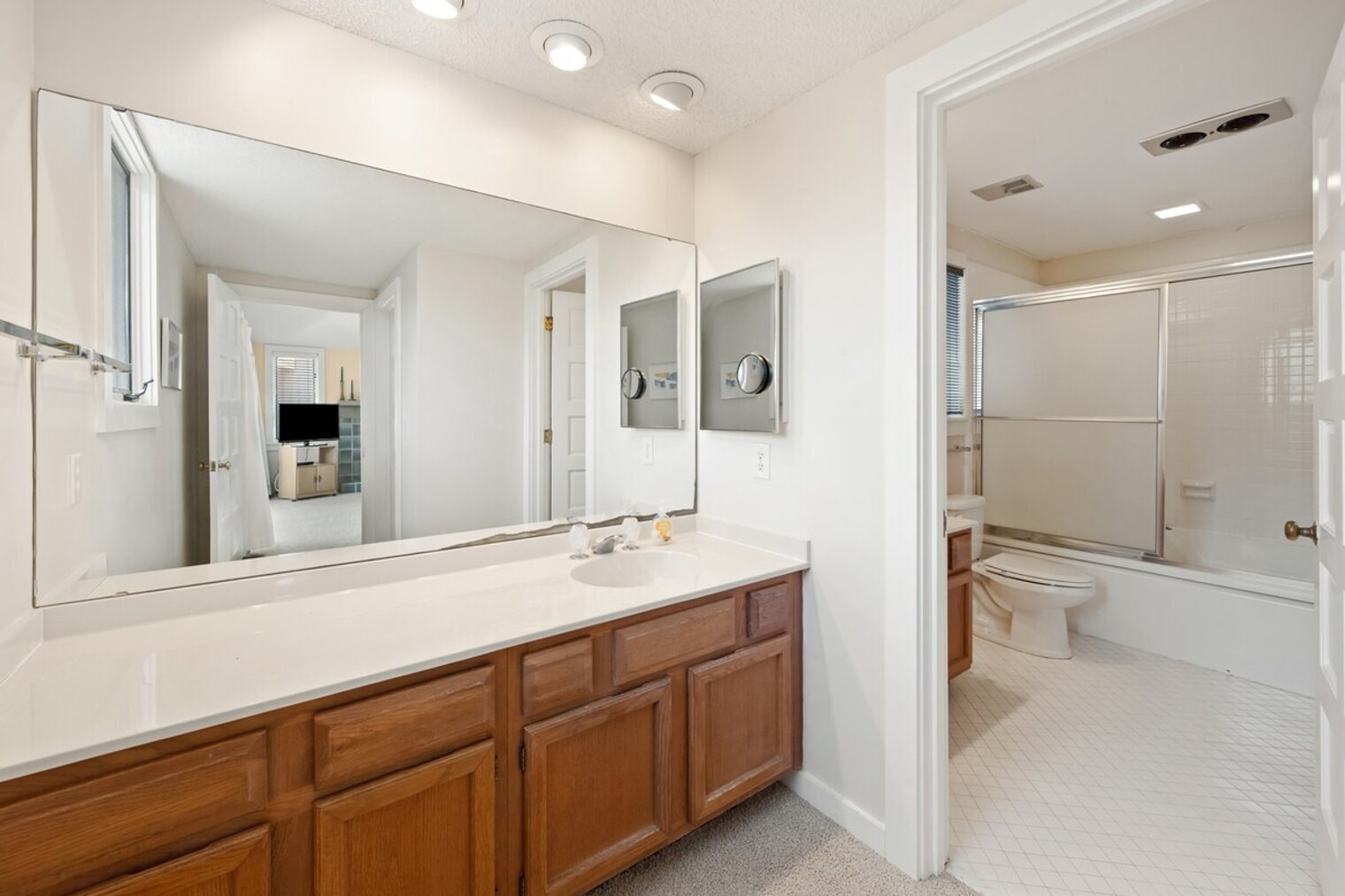 Building Photo - 1 Pioneer Loop