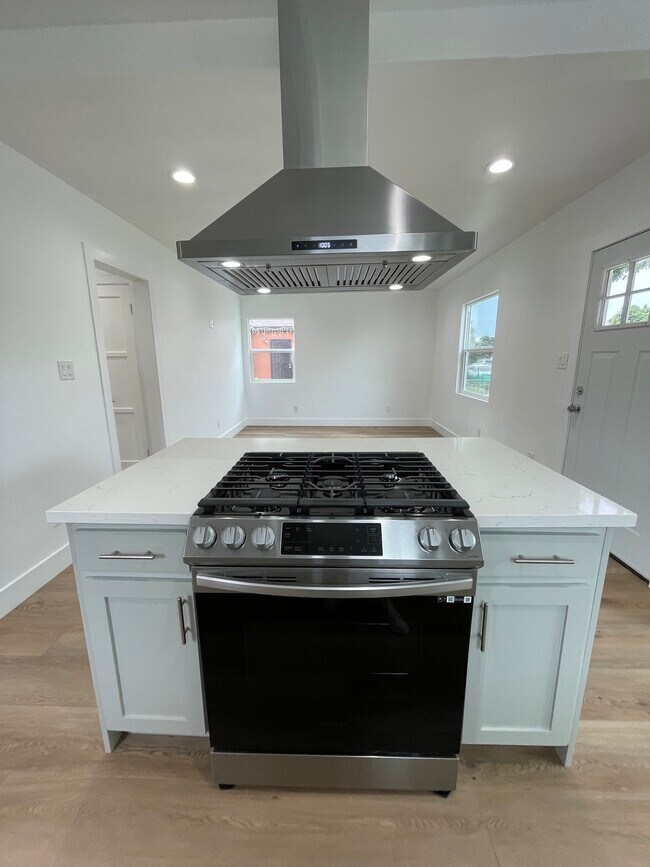 Building Photo - 14402 S Cookacre St