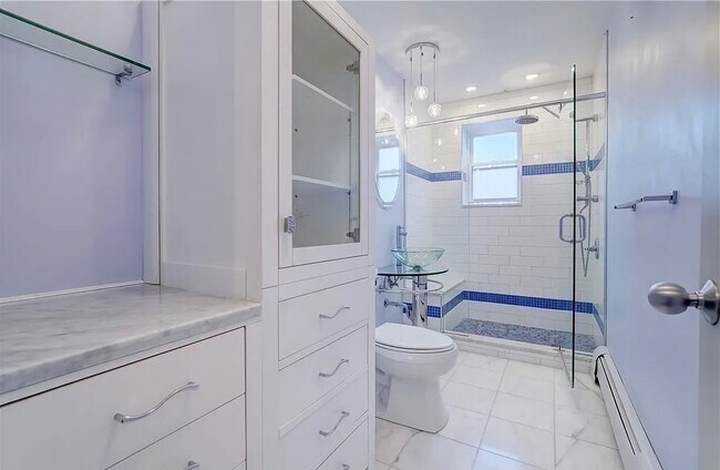 Building Photo - 2434 East Ave