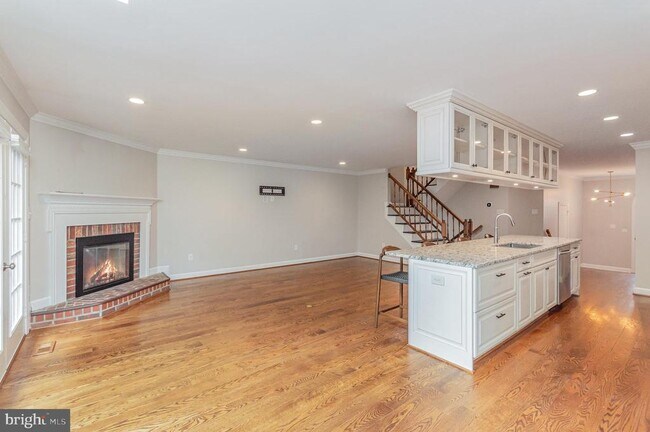 Building Photo - 6311 Chaucer Ln