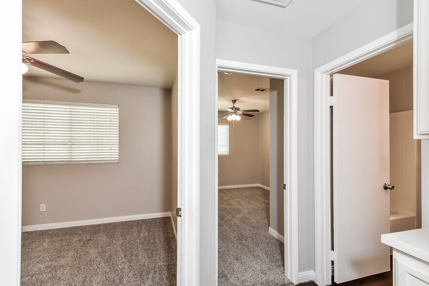 Building Photo - 5421 Ash Meadows Way