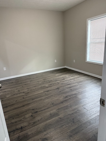 Building Photo - 521 E 15th St