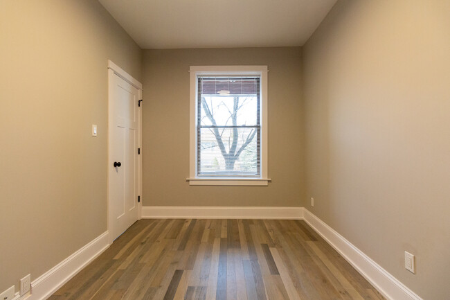 Building Photo - 3755 W Addison St