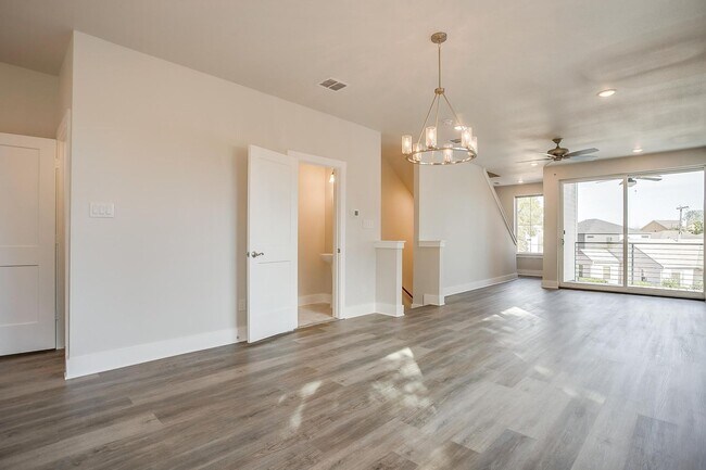 Building Photo - 2321 Benbrook Blvd
