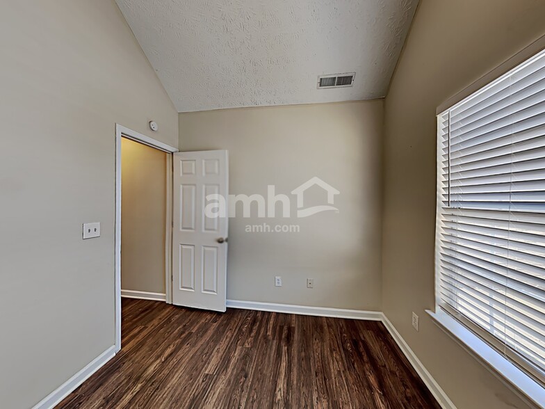 Building Photo - 1130 Saint Phillips Ct