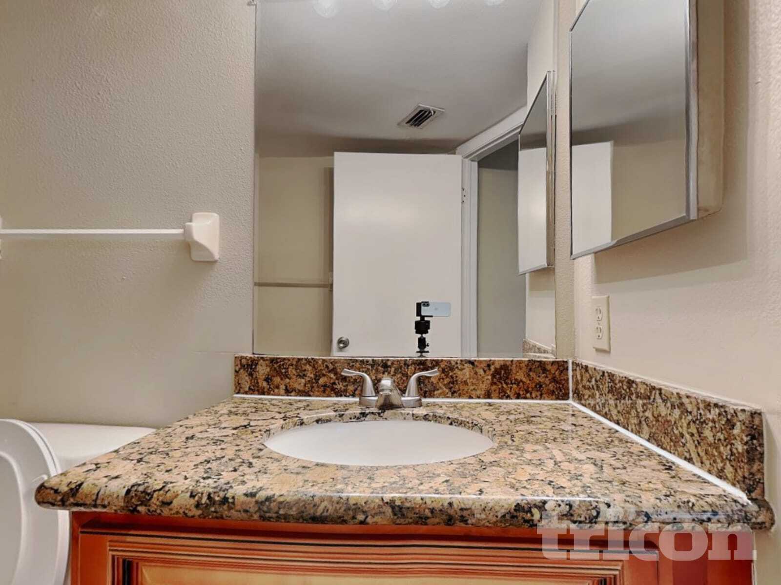 Building Photo - 8111 Hathaway Dr