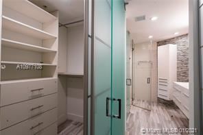 Building Photo - 2 br, 2 bath Condo - 725 NE 22nd St Apt 17F