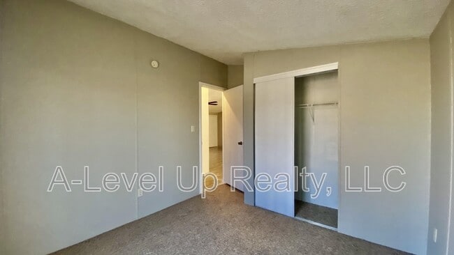 Building Photo - 307 W Lee St