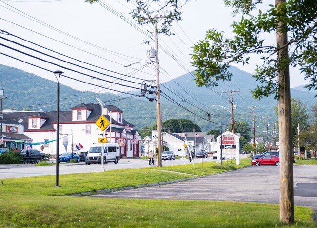 Building Photo - 28 Yellow Birch Cir