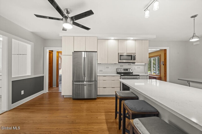 Building Photo - 2415 W Old State Rd