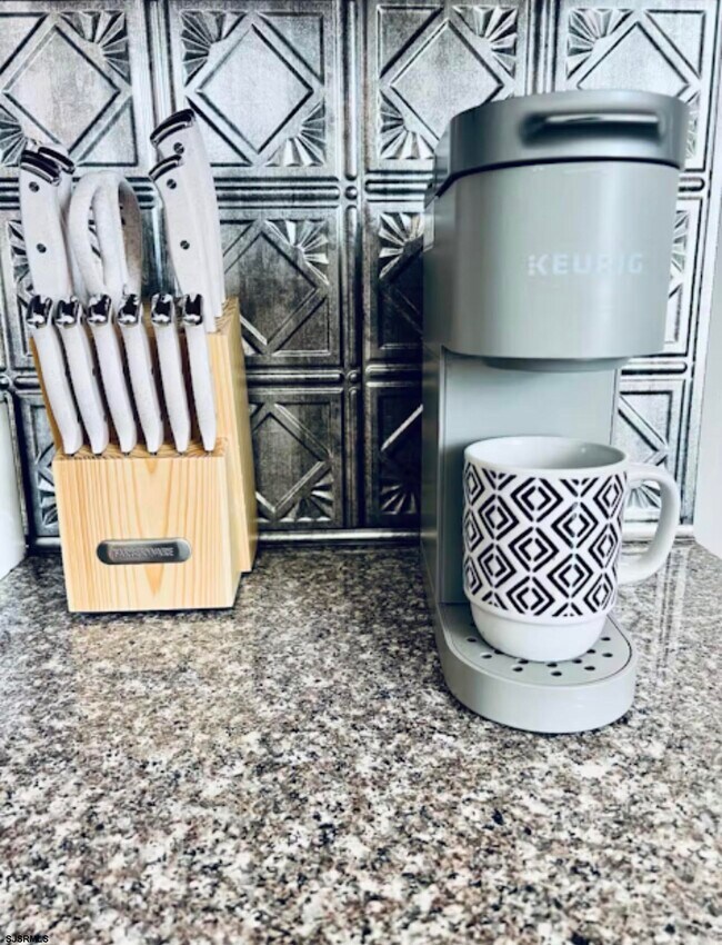 Building Photo - 512 W Brigantine Ave