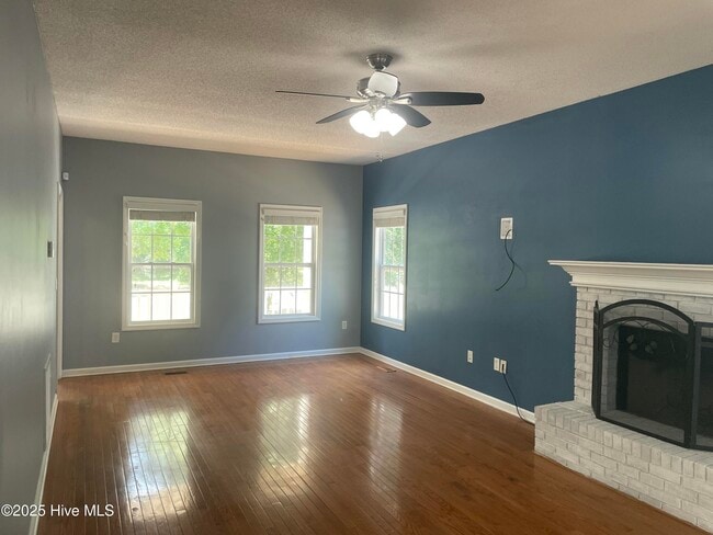 Building Photo - 151 Bayshore Dr