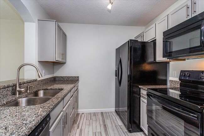 Building Photo - 3940 Southpointe Dr
