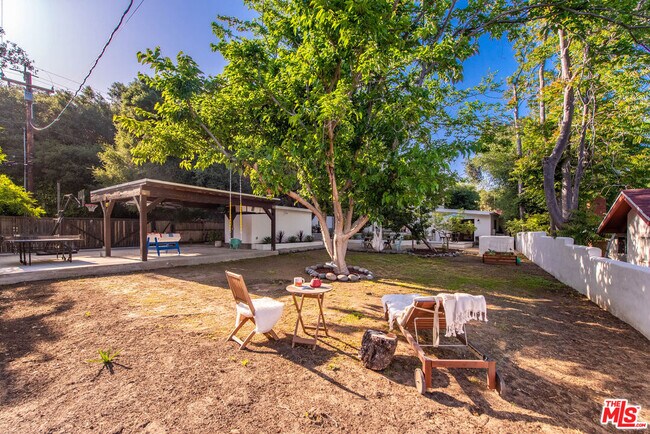 Building Photo - 1362 Old Topanga Canyon Rd