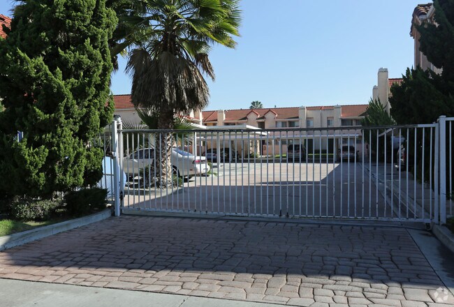 Building Photo - 14030-14042 Mcclure Ave