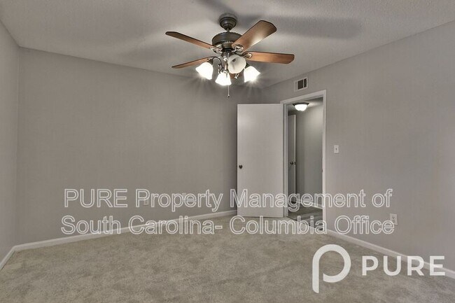 Building Photo - 601 Riverhill Cir