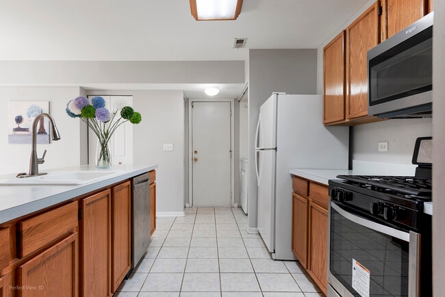 Building Photo - 1093 Symphony Dr