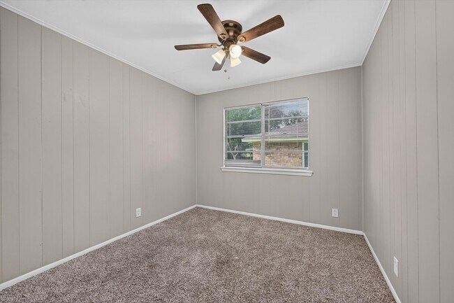 Building Photo - 208 D St
